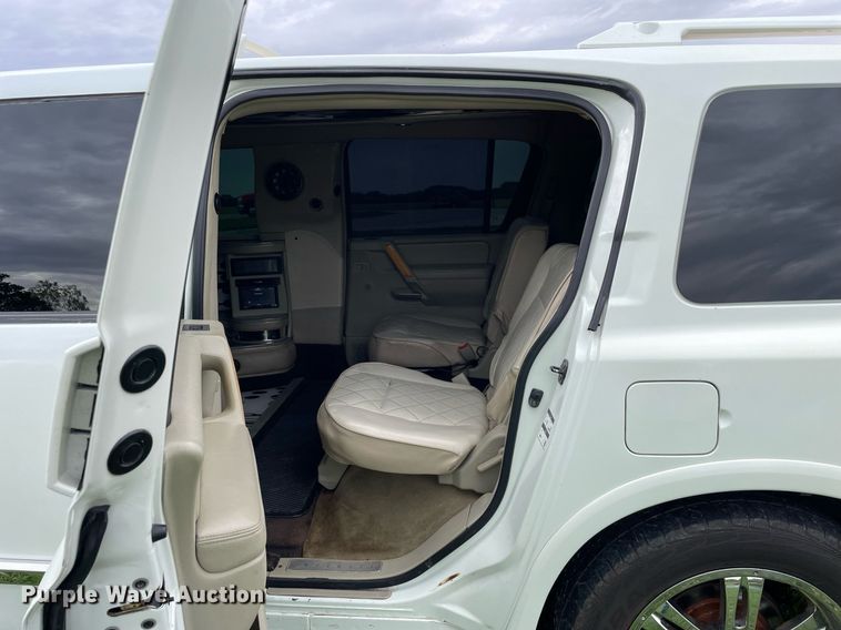 image for item LV9945 2007 Infiniti QX56  limousine