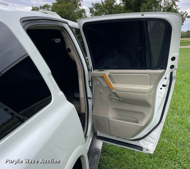 image for item LV9945 2007 Infiniti QX56  limousine