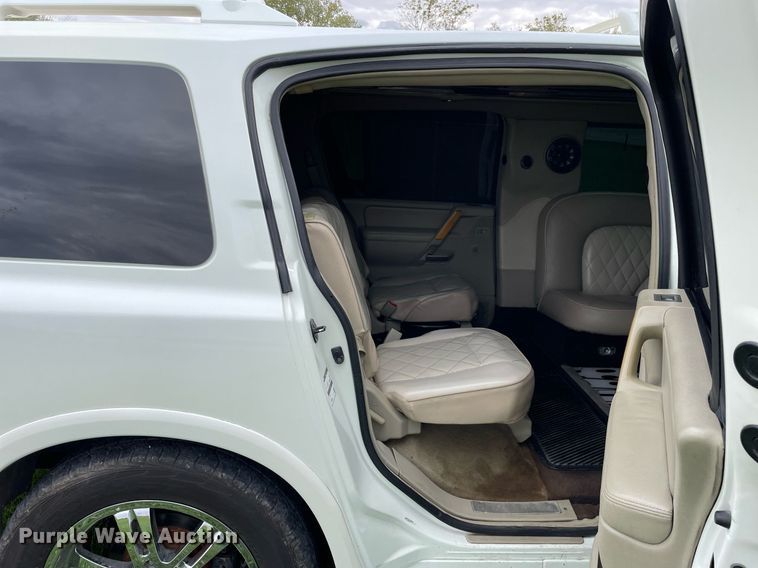 image for item LV9945 2007 Infiniti QX56  limousine