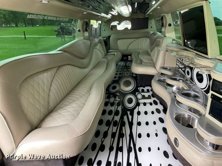 image for item LV9945 2007 Infiniti QX56  limousine