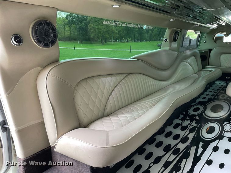 image for item LV9945 2007 Infiniti QX56  limousine