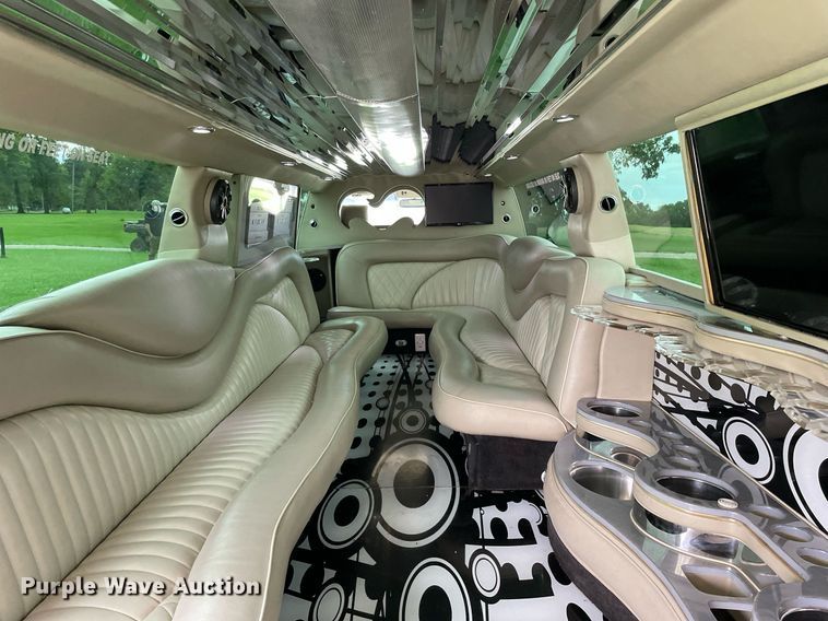 image for item LV9945 2007 Infiniti QX56  limousine