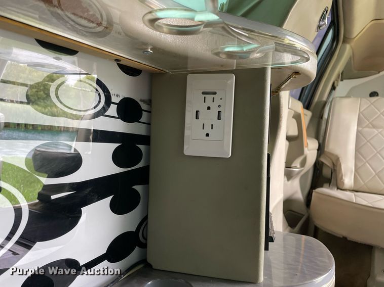 image for item LV9945 2007 Infiniti QX56  limousine