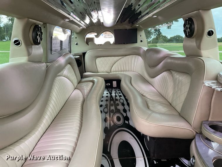 image for item LV9945 2007 Infiniti QX56  limousine