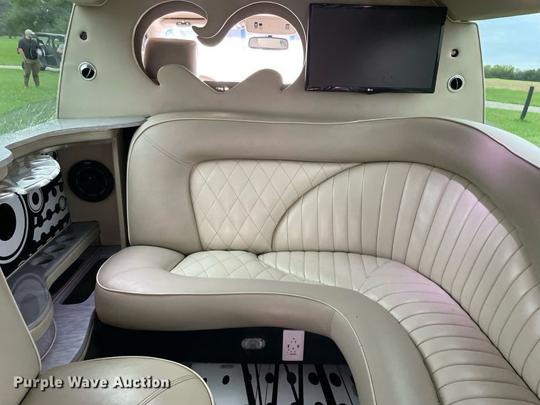 image for item LV9945 2007 Infiniti QX56  limousine