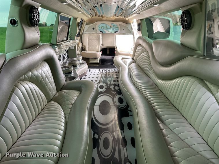 image for item LV9945 2007 Infiniti QX56  limousine