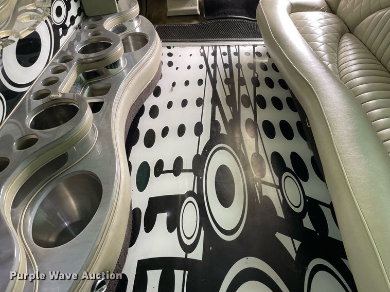 image for item LV9945 2007 Infiniti QX56  limousine