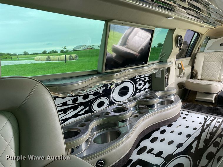 image for item LV9945 2007 Infiniti QX56  limousine