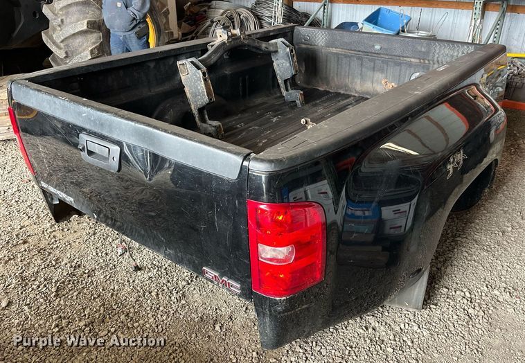 image for item MG9524 2013 GMC 3500  pickup truck bed