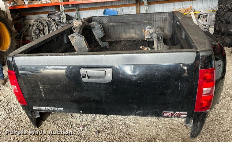 image for item MG9524 2013 GMC 3500  pickup truck bed