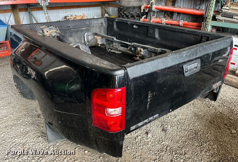 image for item MG9524 2013 GMC 3500  pickup truck bed