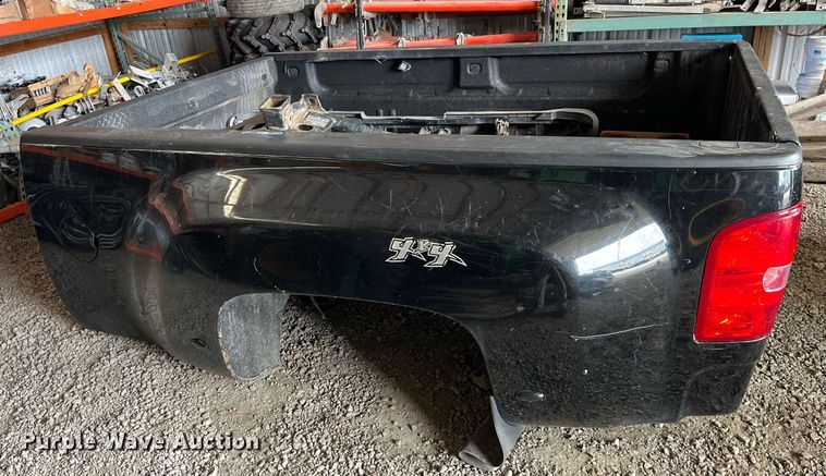 image for item MG9524 2013 GMC 3500  pickup truck bed