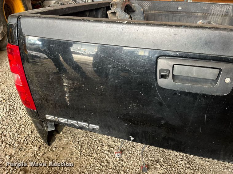 image for item MG9524 2013 GMC 3500  pickup truck bed