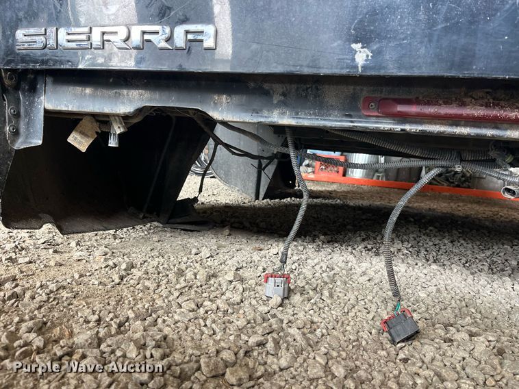 image for item MG9524 2013 GMC 3500  pickup truck bed