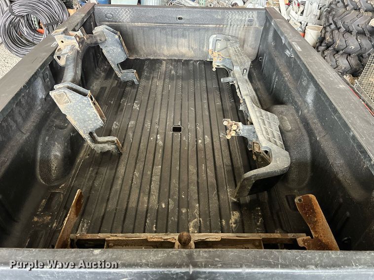 image for item MG9524 2013 GMC 3500  pickup truck bed