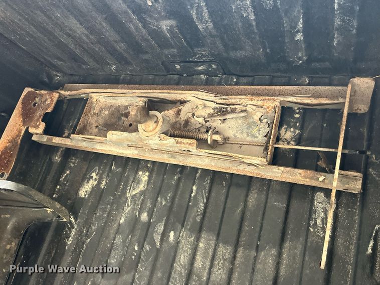 image for item MG9524 2013 GMC 3500  pickup truck bed