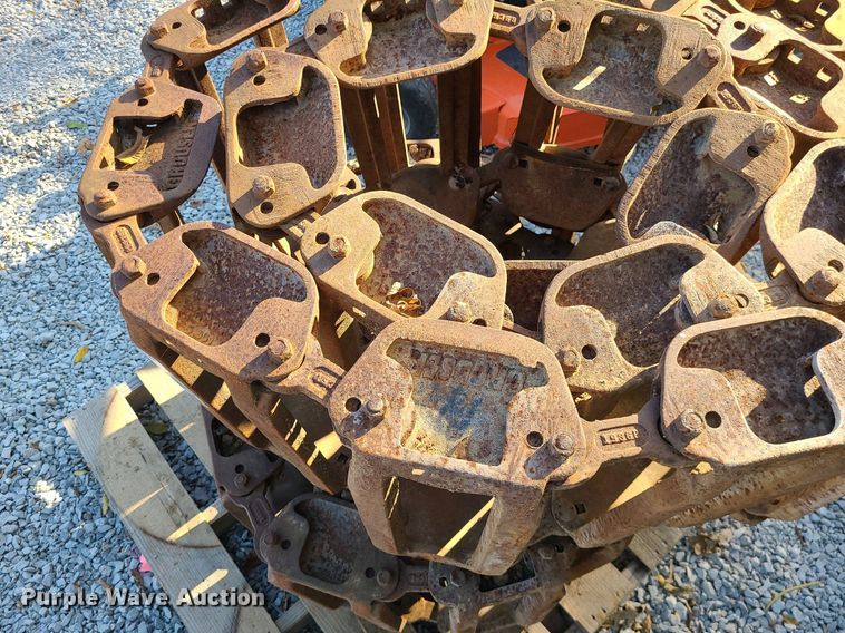 image for item MG9774 Grouser steel skid steer tracks