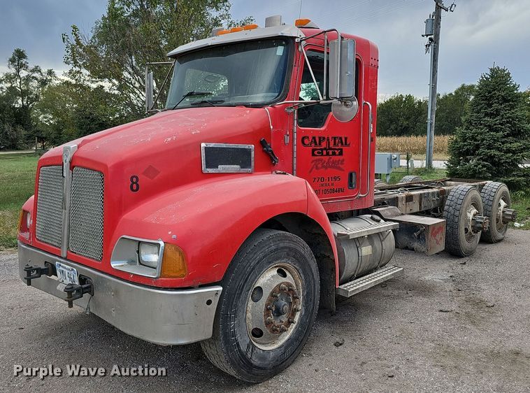 image for item MH9394 2007 Kenworth T300  truck cab and chassis