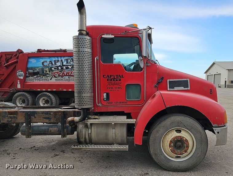 image for item MH9394 2007 Kenworth T300  truck cab and chassis