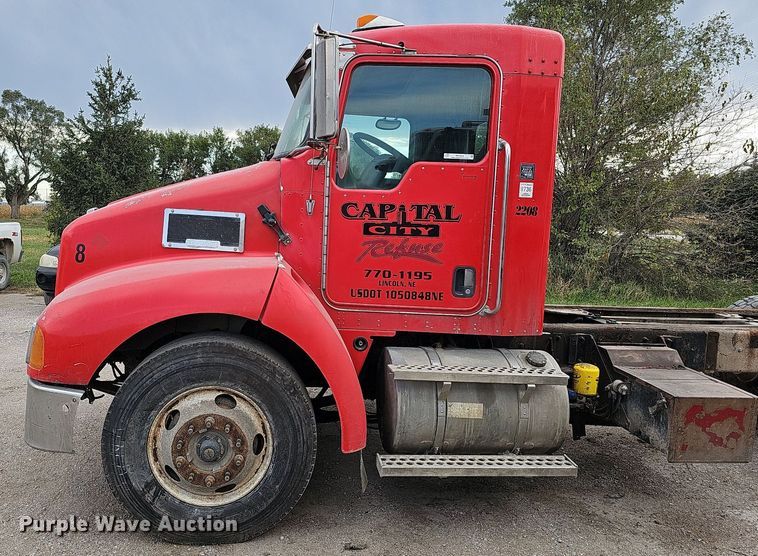 image for item MH9394 2007 Kenworth T300  truck cab and chassis