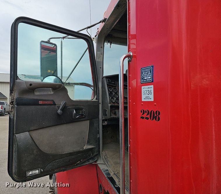 image for item MH9394 2007 Kenworth T300  truck cab and chassis