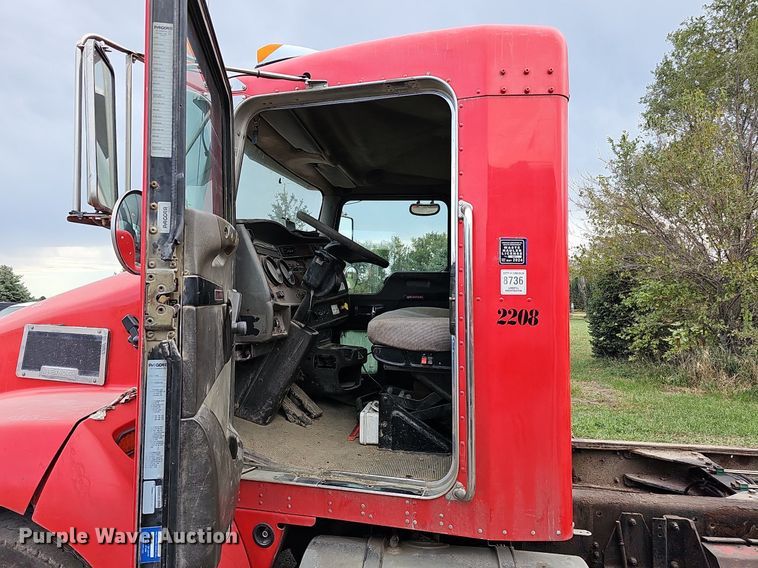 image for item MH9394 2007 Kenworth T300  truck cab and chassis