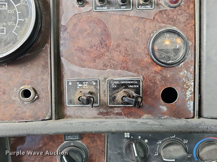 image for item MH9394 2007 Kenworth T300  truck cab and chassis