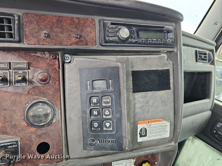 image for item MH9394 2007 Kenworth T300  truck cab and chassis