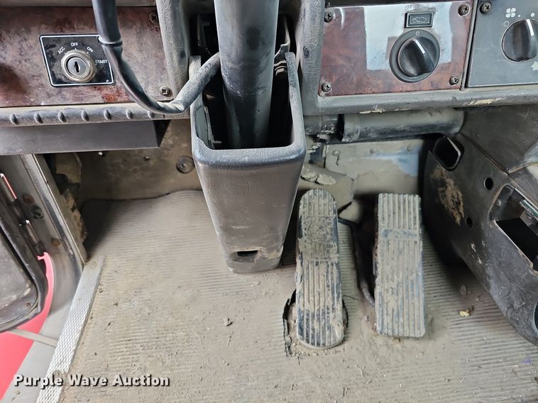 image for item MH9394 2007 Kenworth T300  truck cab and chassis