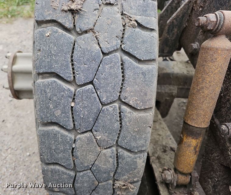 image for item MH9394 2007 Kenworth T300  truck cab and chassis