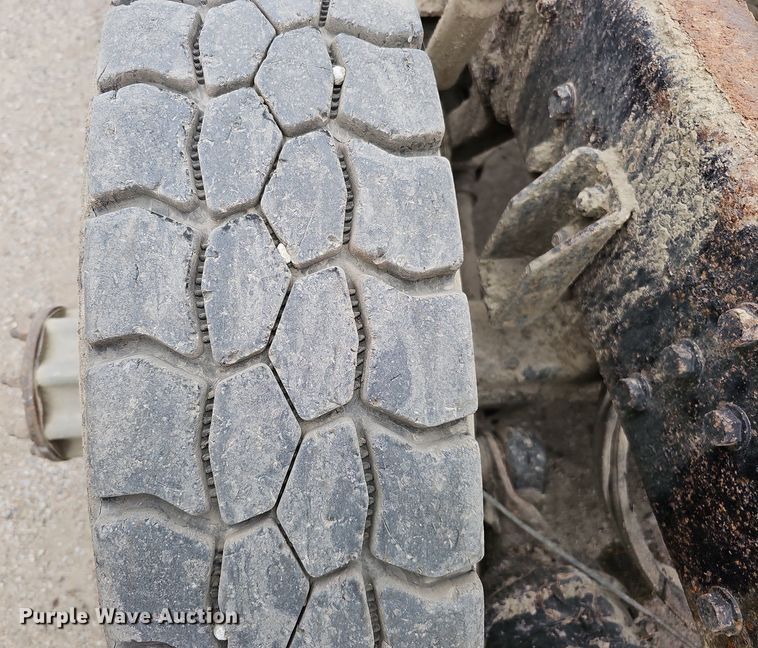 image for item MH9394 2007 Kenworth T300  truck cab and chassis