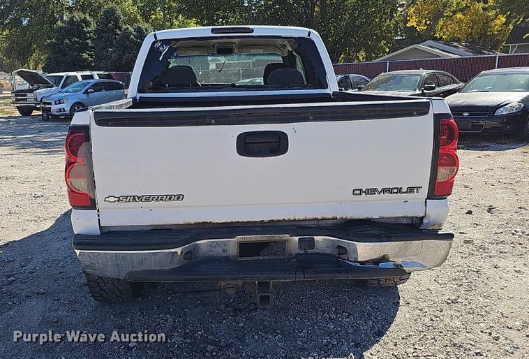 image for item MH9438 2004 Chevrolet Silverado 1500  Ext. Cab pickup truck