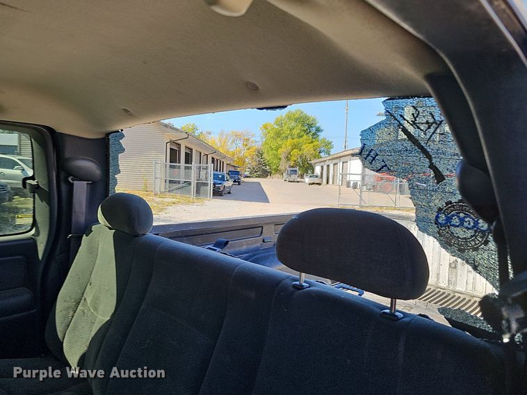 image for item MH9438 2004 Chevrolet Silverado 1500  Ext. Cab pickup truck