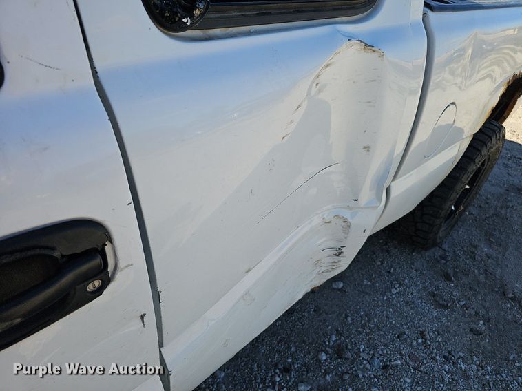 image for item MH9438 2004 Chevrolet Silverado 1500  Ext. Cab pickup truck