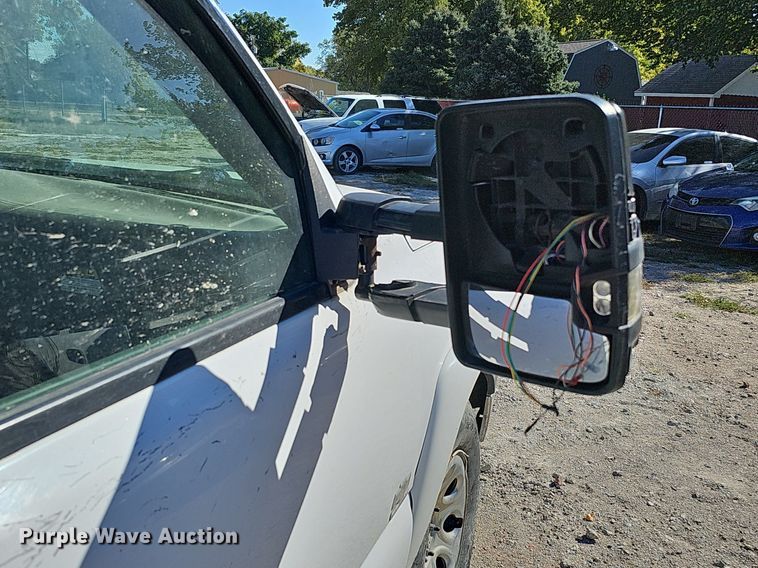 image for item MH9438 2004 Chevrolet Silverado 1500  Ext. Cab pickup truck