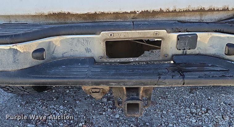 image for item MH9438 2004 Chevrolet Silverado 1500  Ext. Cab pickup truck