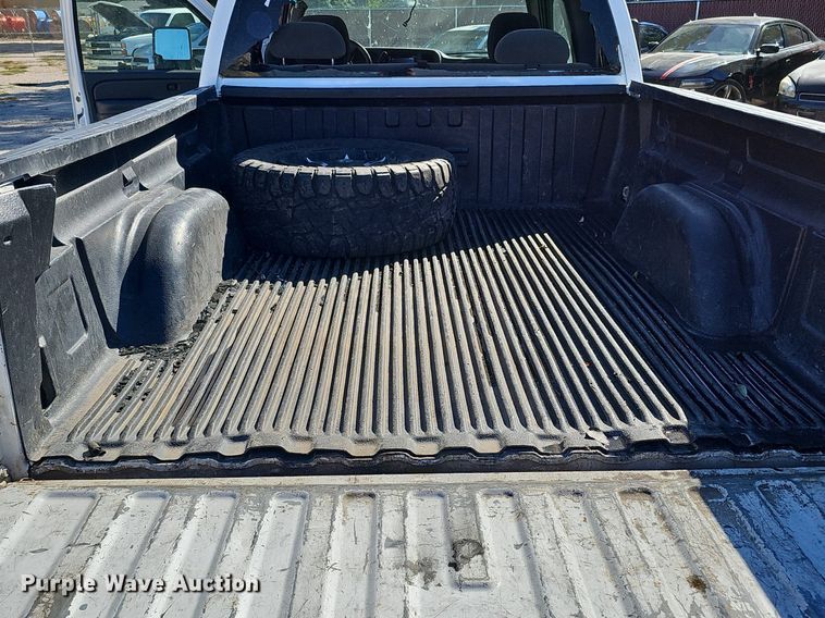 image for item MH9438 2004 Chevrolet Silverado 1500  Ext. Cab pickup truck