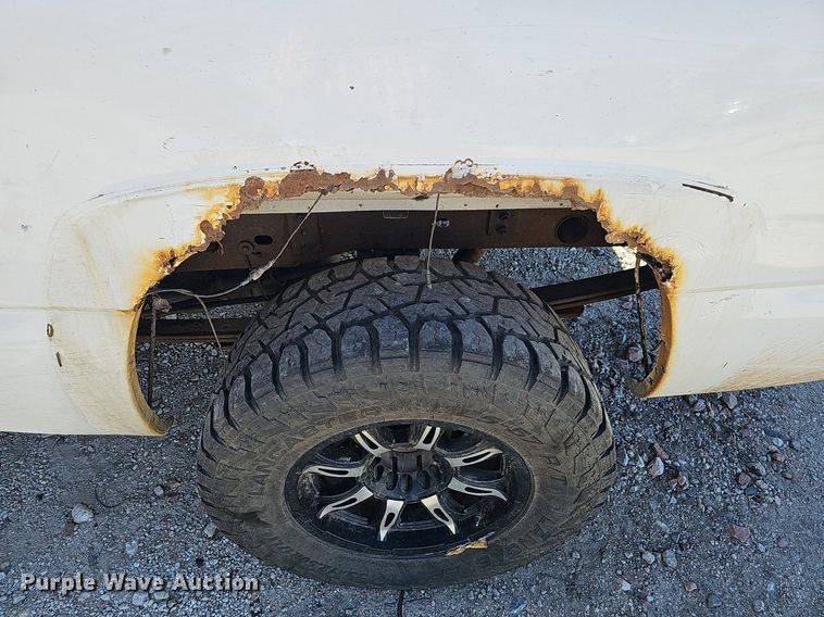 image for item MH9438 2004 Chevrolet Silverado 1500  Ext. Cab pickup truck