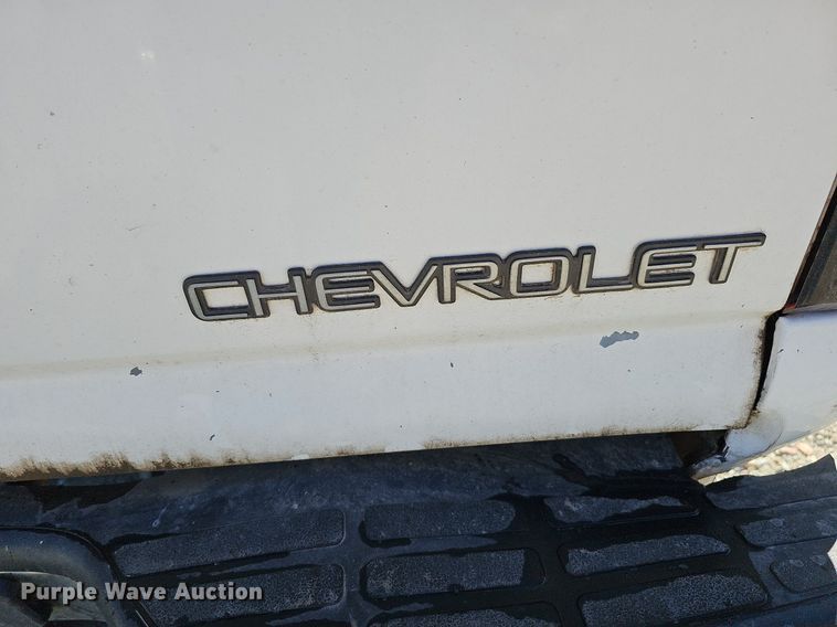 image for item MH9438 2004 Chevrolet Silverado 1500  Ext. Cab pickup truck