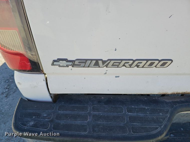 image for item MH9438 2004 Chevrolet Silverado 1500  Ext. Cab pickup truck