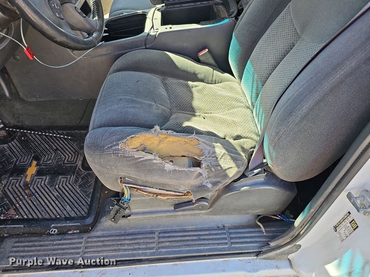 image for item MH9438 2004 Chevrolet Silverado 1500  Ext. Cab pickup truck