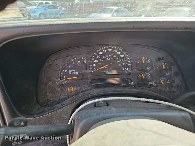 image for item MH9438 2004 Chevrolet Silverado 1500  Ext. Cab pickup truck