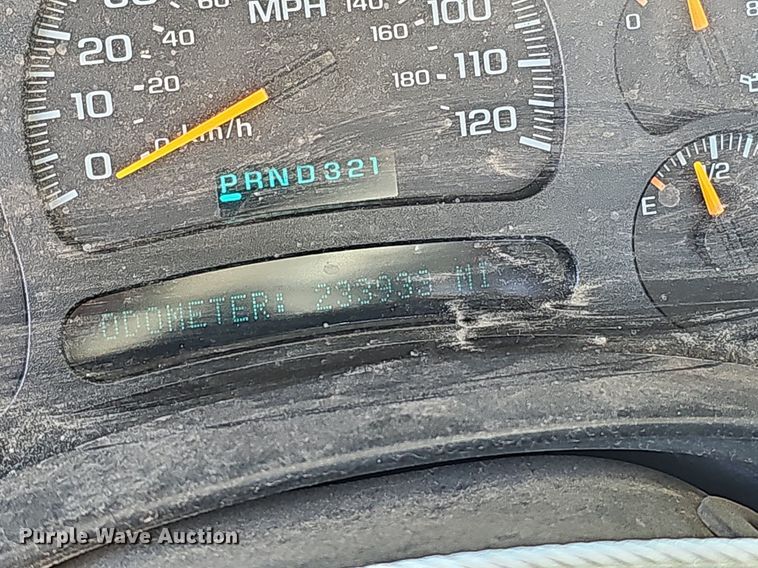 image for item MH9438 2004 Chevrolet Silverado 1500  Ext. Cab pickup truck