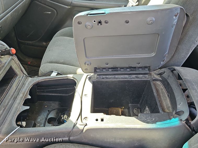 image for item MH9438 2004 Chevrolet Silverado 1500  Ext. Cab pickup truck