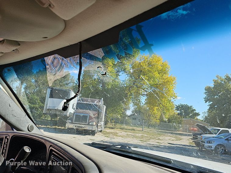 image for item MH9438 2004 Chevrolet Silverado 1500  Ext. Cab pickup truck