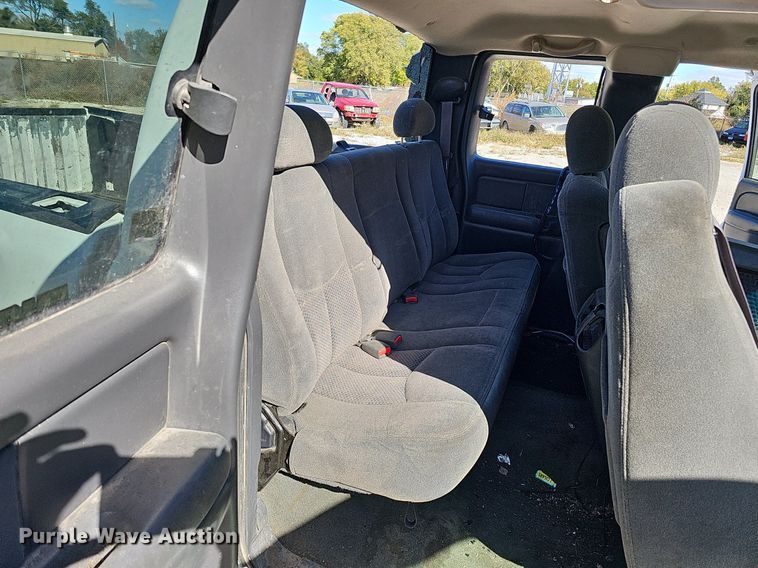 image for item MH9438 2004 Chevrolet Silverado 1500  Ext. Cab pickup truck