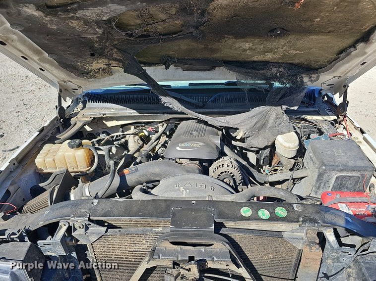 image for item MH9438 2004 Chevrolet Silverado 1500  Ext. Cab pickup truck