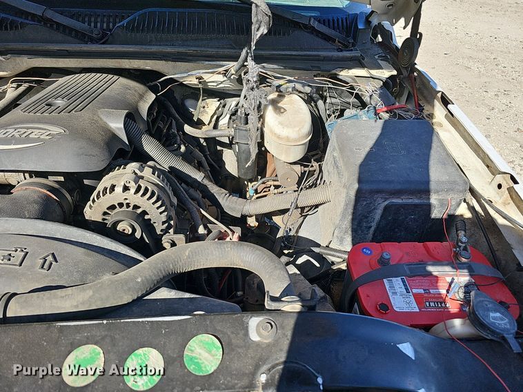 image for item MH9438 2004 Chevrolet Silverado 1500  Ext. Cab pickup truck