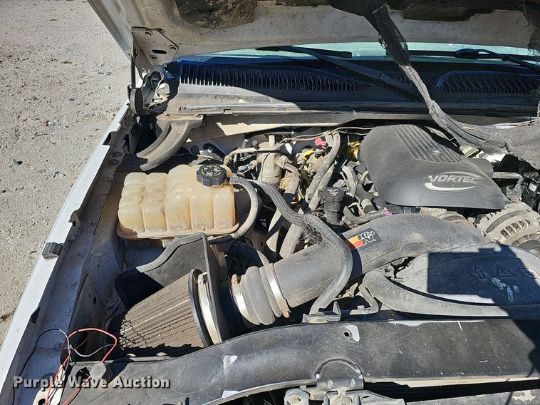 image for item MH9438 2004 Chevrolet Silverado 1500  Ext. Cab pickup truck