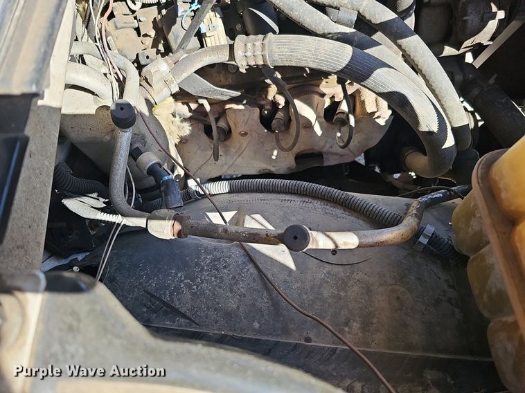 image for item MH9438 2004 Chevrolet Silverado 1500  Ext. Cab pickup truck